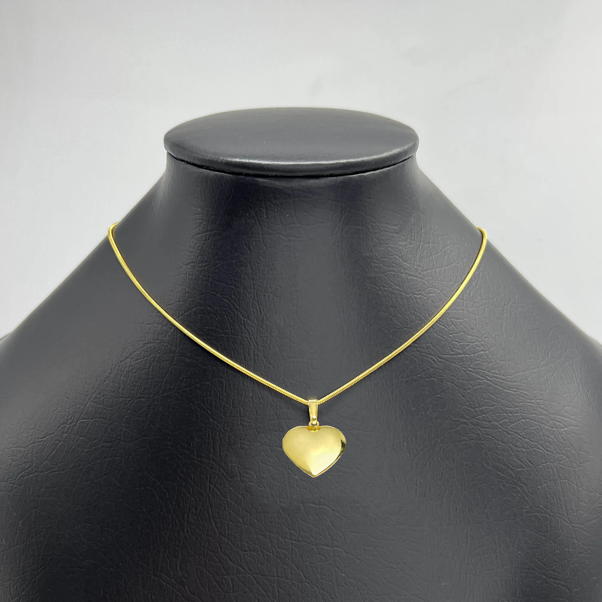 Pingente Coração Liso (2,4cmX2,1cm) (Banho Ouro 18k)